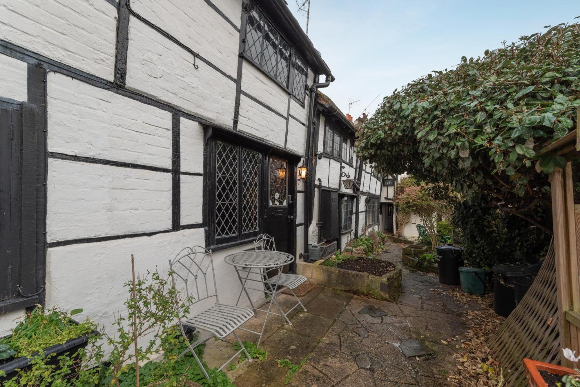 15Th Century Tiny Character Cottage-Henley Centre Henley-on-Thames Exterior photo