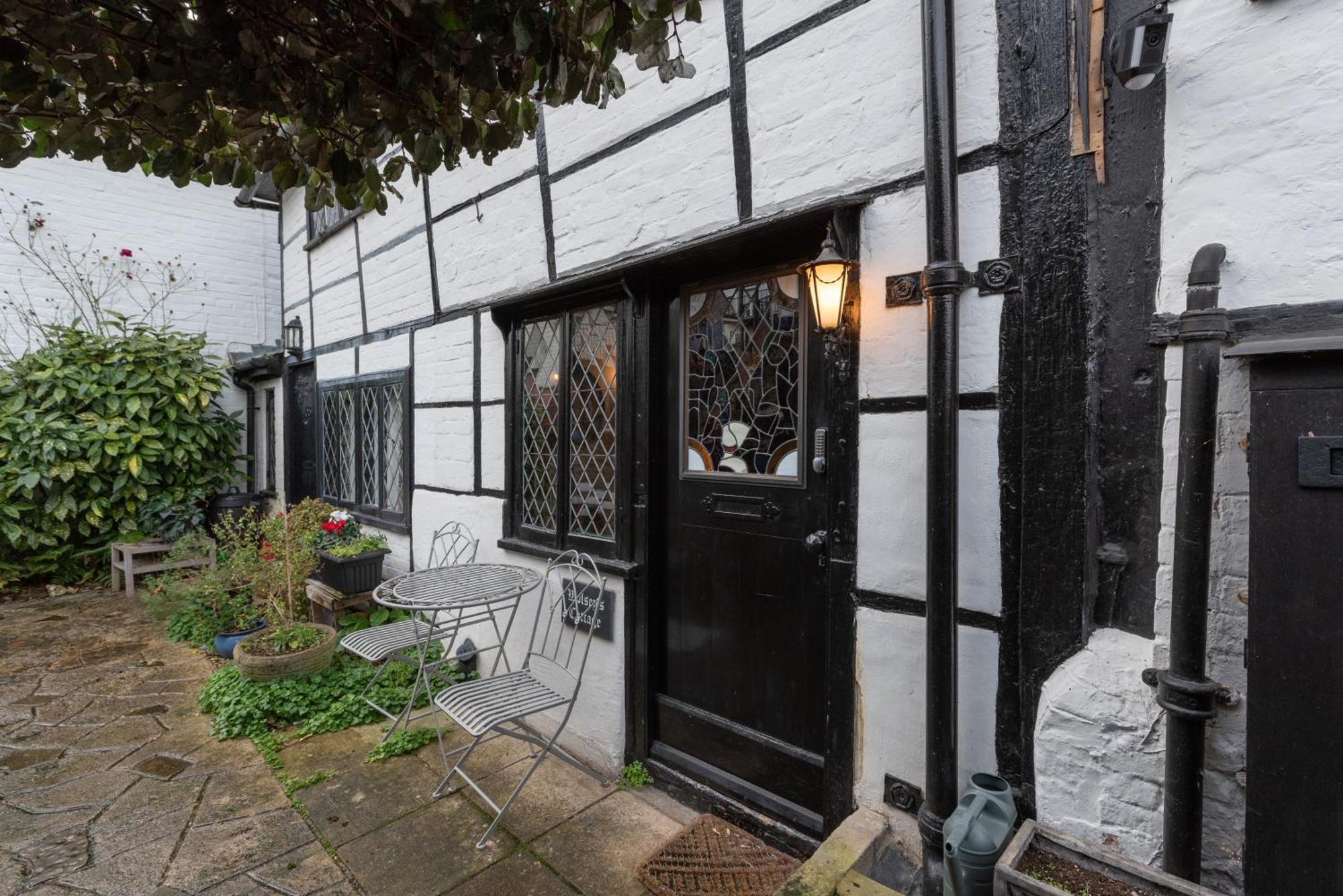 15Th Century Tiny Character Cottage-Henley Centre Henley-on-Thames Exterior photo