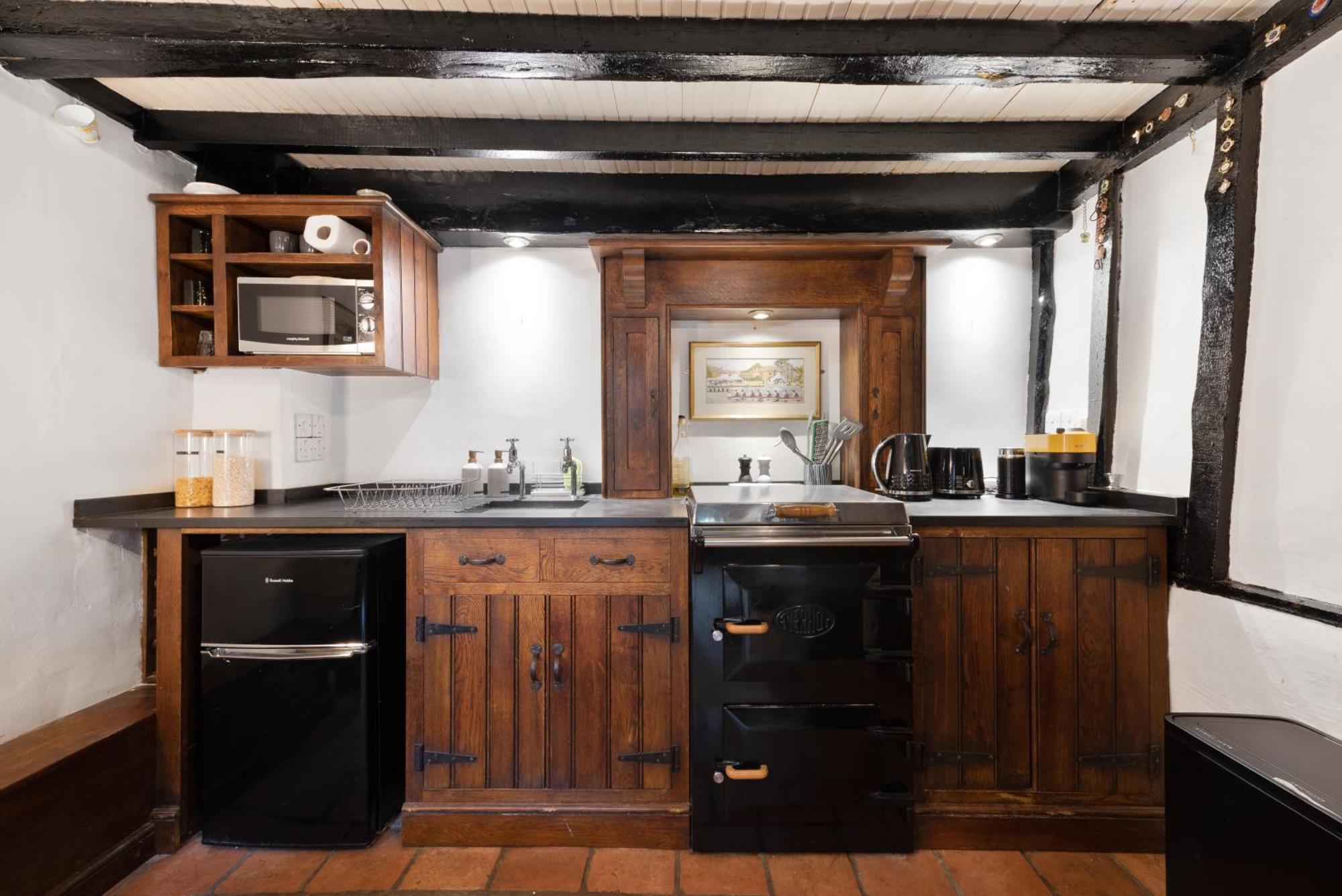 15Th Century Tiny Character Cottage-Henley Centre Henley-on-Thames Exterior photo